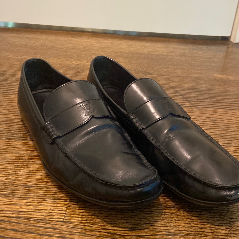 AUTHENTIC Louis Vuitton black leather moccasin with dust bags